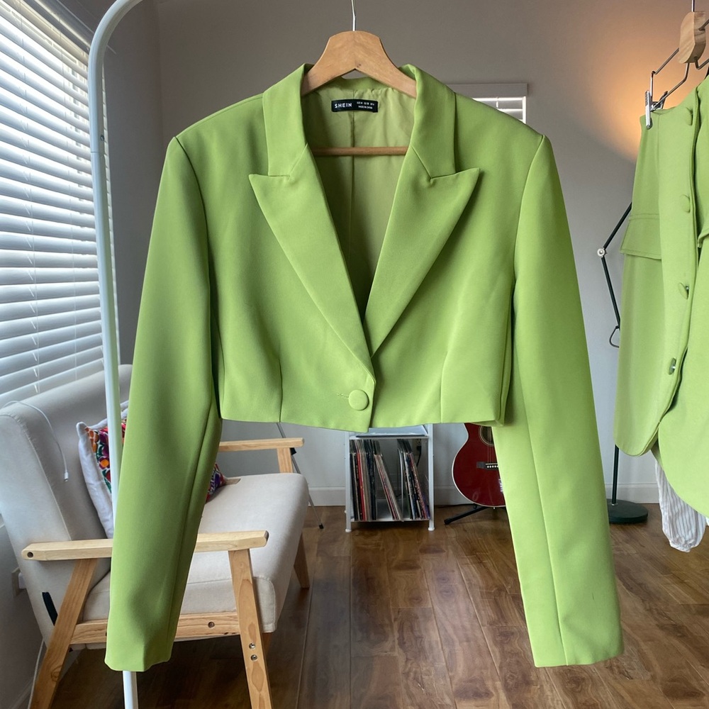 Shein cropped button down blazer in Green - Size Medium